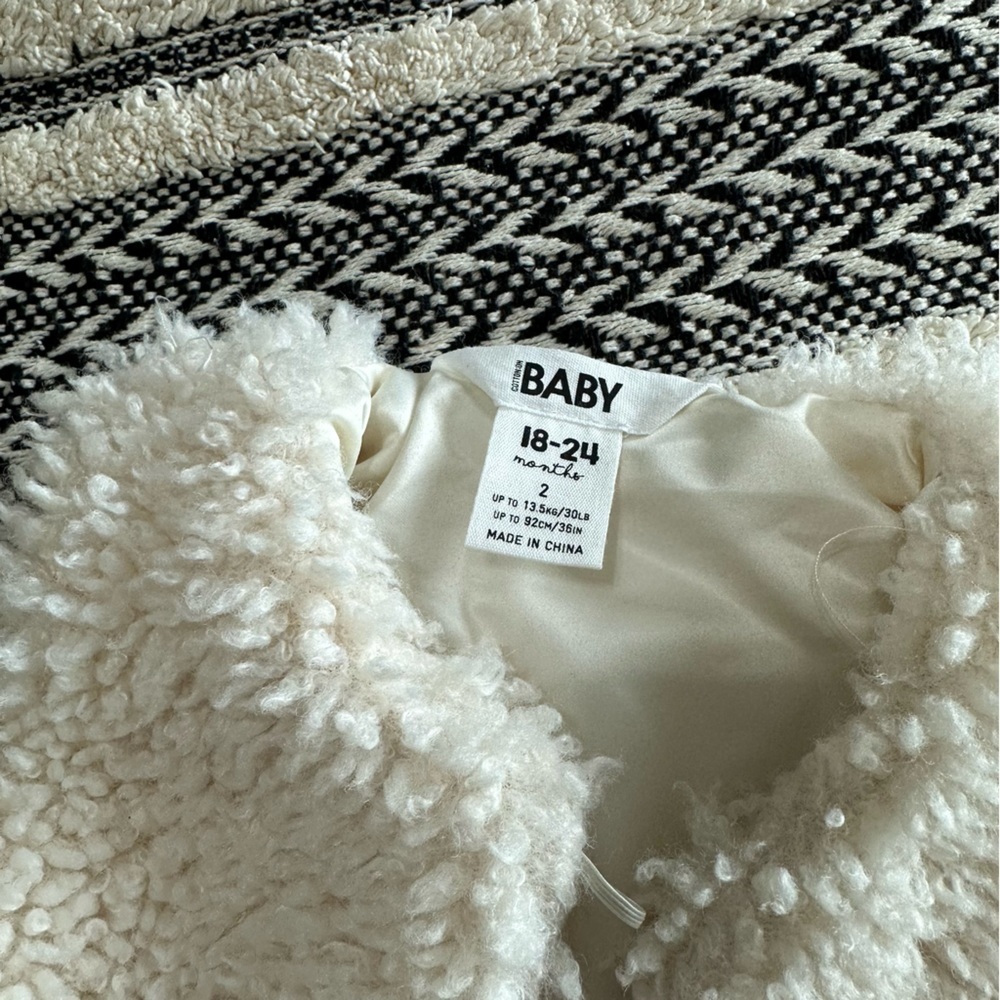 Cotton on baby creamy off white fuzzy Sherpa vest size 18-24 months - Picture 2 of 3